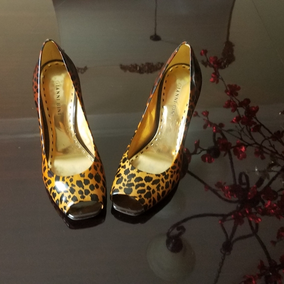 Gianni Bini Cheetah print Peeptoe leather heels - Picture 5 of 10